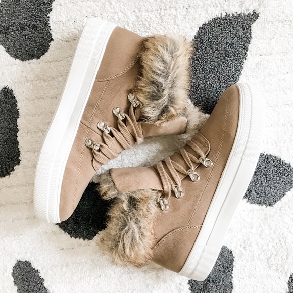 🆕 /DAISIE/ High Top Fur Lace Up Sneakers - Picture 4 of 11